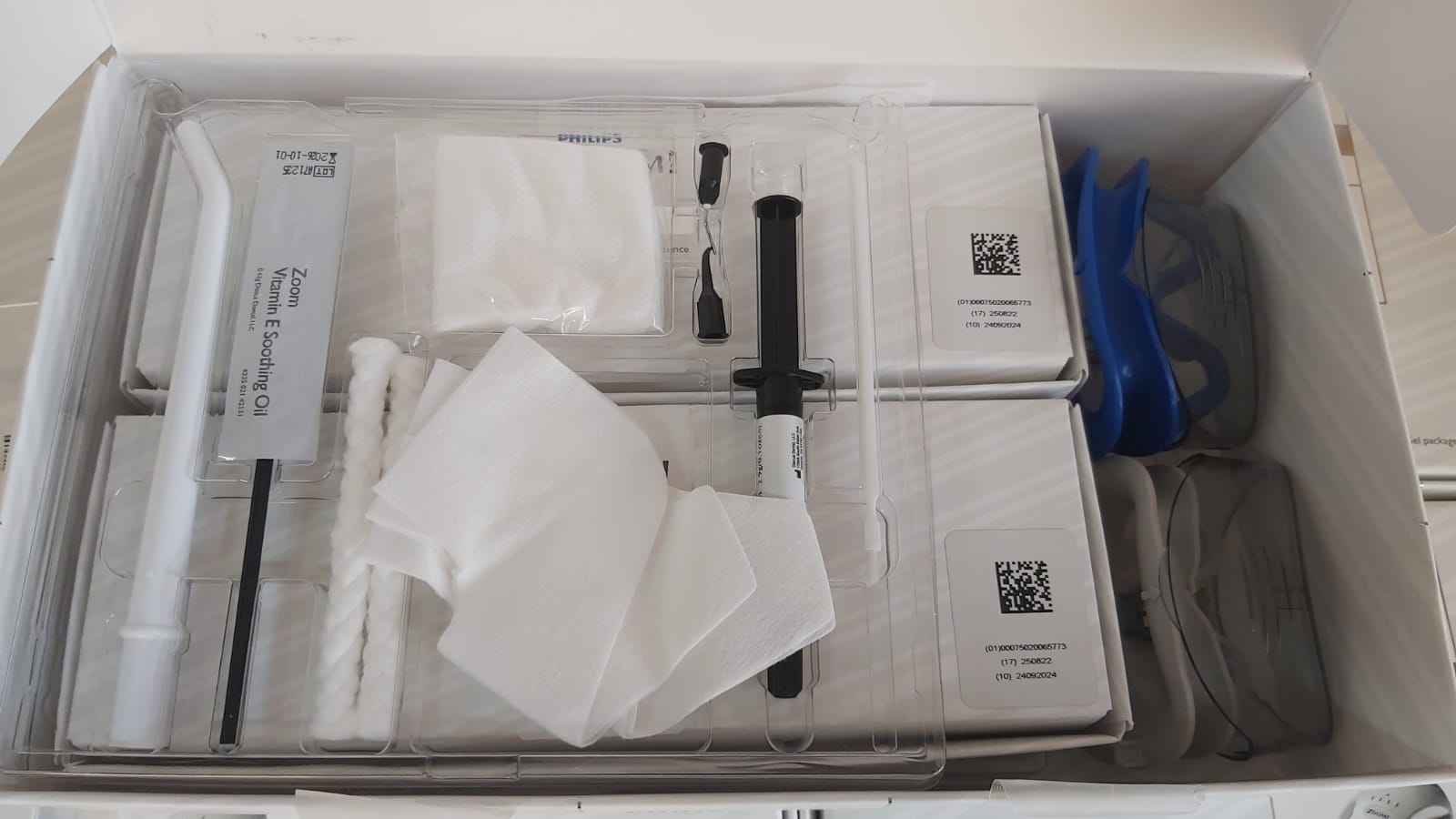 Philips ZOOM Chairside Kit с домаш отбел (для 2 пациентов) Philips ZOOM Chairside Kit с домаш отбел (для 2 пациентов)